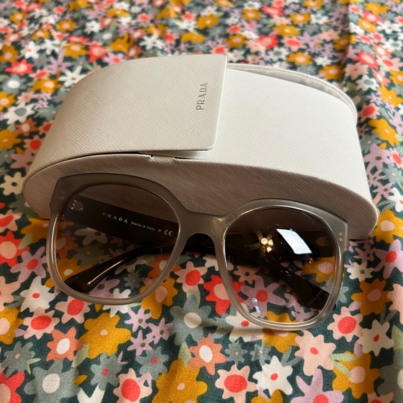 Authentic Prada Sunglasses SPR10R Color Brown Gradient/Grey Gradient - Picture 15 of 16